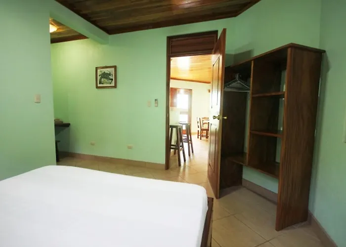 Paradise Lodge *