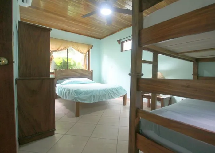 Paradise Lodge *